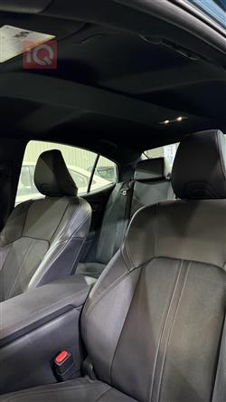 تۆیۆتا کامری